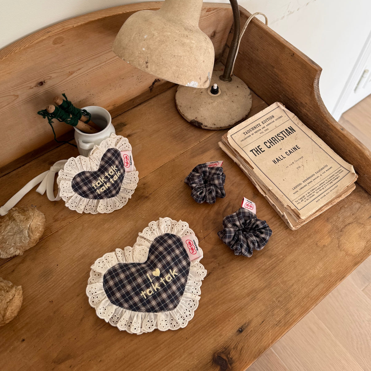 予約/ネーム刺繍［tak!tak!tak!tak!］check heart bib(ビブ単品)