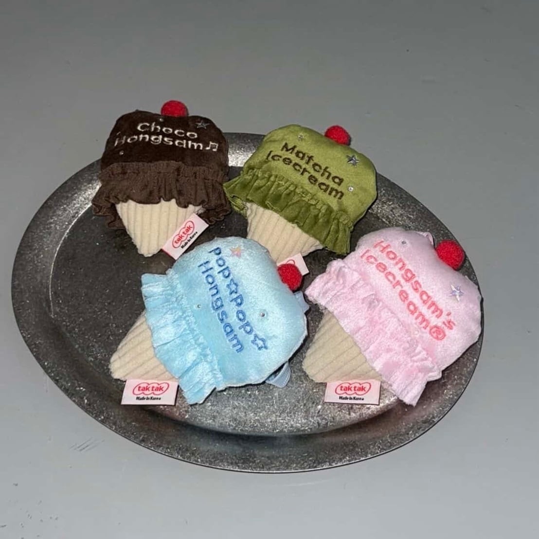 ネーム入り［tak!tak!tak!tak!］scoop scoop ice cream cushion bib