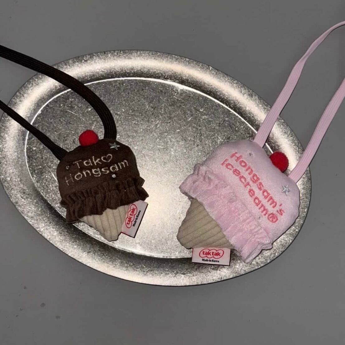 ネーム入り［tak!tak!tak!tak!］scoop scoop ice cream cushion bib