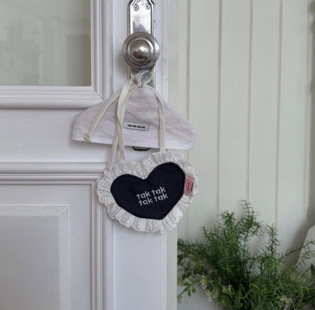 【即納】［tak!tak!tak!tak!］denim heart bib （スタイ単品）