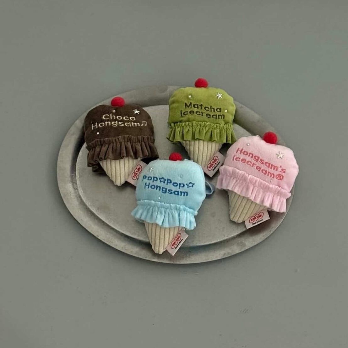 ネーム入り［tak!tak!tak!tak!］scoop scoop ice cream cushion bib